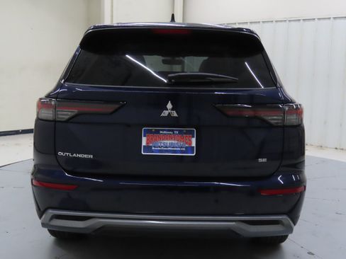 New 2025 Mitsubishi Outlander SE image 4
