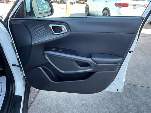 Used 2021 Kia Soul S FWD image 16