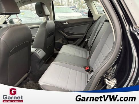 Used 2025 Volkswagen Jetta SE w/ Sunroof Package image 24