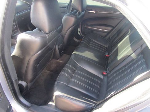 Used 2018 Chrysler 300 S w/ 300S Premium Group image 10