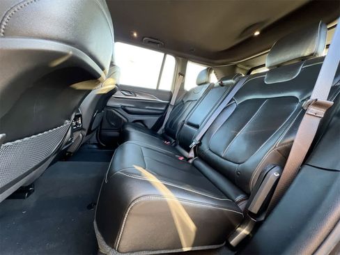 Used 2024 Jeep Grand Cherokee Limited image 19