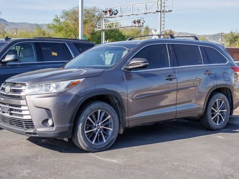 Used 2017 Toyota Highlander XLE w/ Protection Package #3 AWD/4WD image 4
