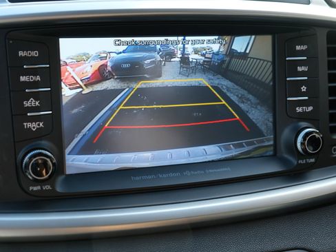 Used 2019 Kia Sorento SX image 34