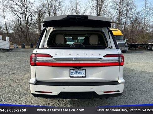 Used 2018 Lincoln Navigator Select image 12