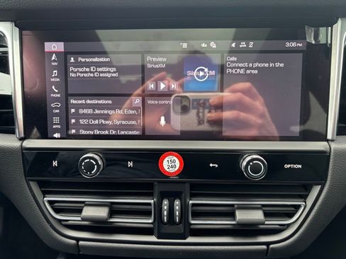 Certified 2026 Porsche Macan AWD/4WD image 10