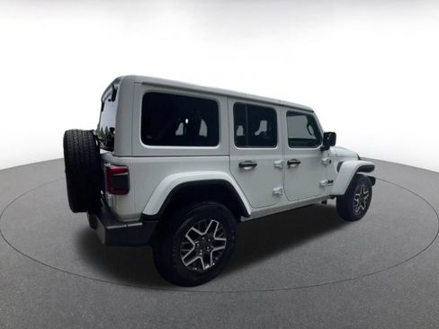 Used 2025 Jeep Wrangler Unlimited Sahara AWD/4WD image 14