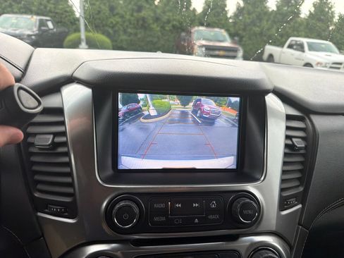 Used 2018 Chevrolet Suburban LT AWD/4WD image 16
