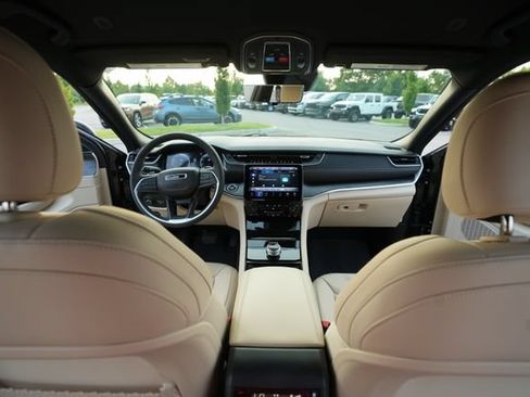 Used 2023 Jeep Grand Cherokee L Limited w/ Luxury Tech Group II RWD image 24