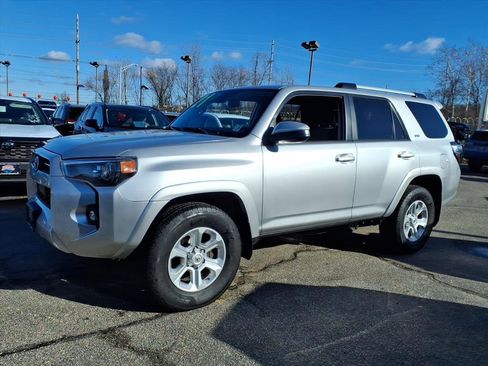 Certified 2021 Toyota 4Runner SR5 image 3