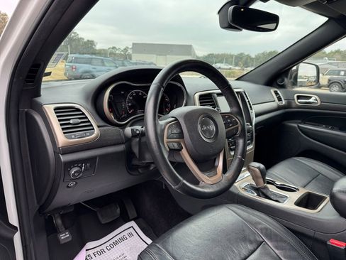 Used 2017 Jeep Grand Cherokee Laredo w/ Quick Order Package 2BE image 31