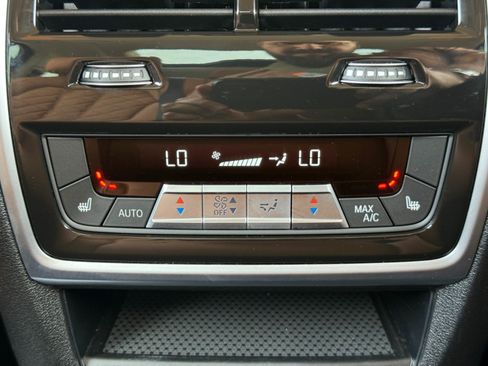Used 2024 BMW X7 xDrive40i AWD/4WD image 42