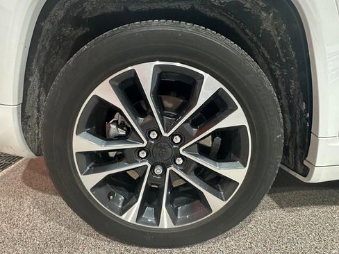 Used 2022 Jeep Grand Cherokee Overland AWD/4WD image 11