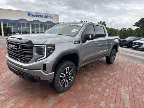 Used 2025 GMC Sierra 1500 AT4 w/ AT4 Preferred Package AWD/4WD image 4