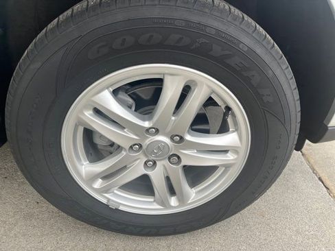 Used 2012 Hyundai Santa Fe GLS image 8