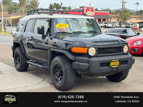 Used 2014 Toyota FJ Cruiser 4WD w/ Upgrade Package image 1