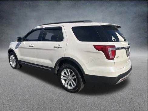 Used 2016 Ford Explorer XLT w/ Equipment Group 202A image 11