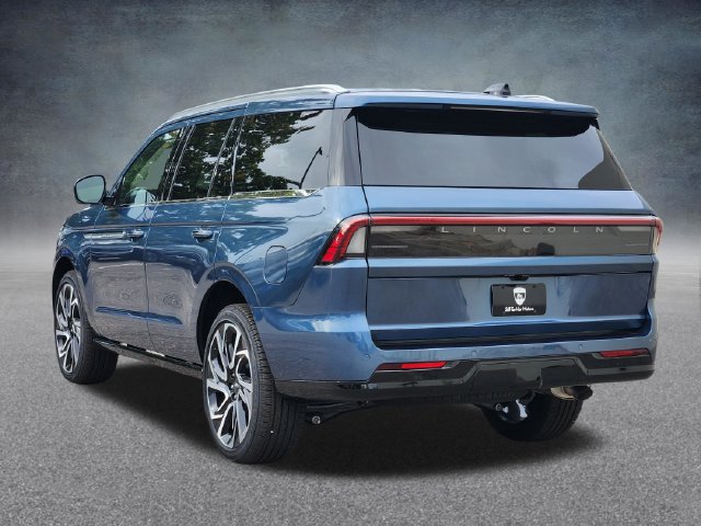 New 2027 Lincoln Navigator Reserve AWD/4WD image 5