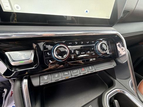 Used 2024 GMC Sierra 3500 Denali Ultimate image 17