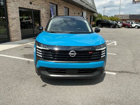 Used 2025 Nissan Kicks SR w/ Illumination Package FWD image 9