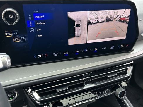 Used 2025 Chevrolet Traverse LT w/ Sun and Wheel Package image 15