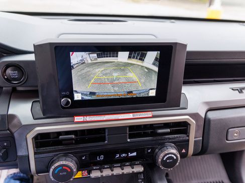 Certified 2025 Toyota Tacoma SR5 w/ SR5 Upgrade Package AWD/4WD image 22