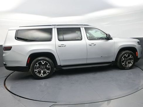 Used 2023 Jeep Wagoneer L Series III w/ Preferred Equipment Group image 10