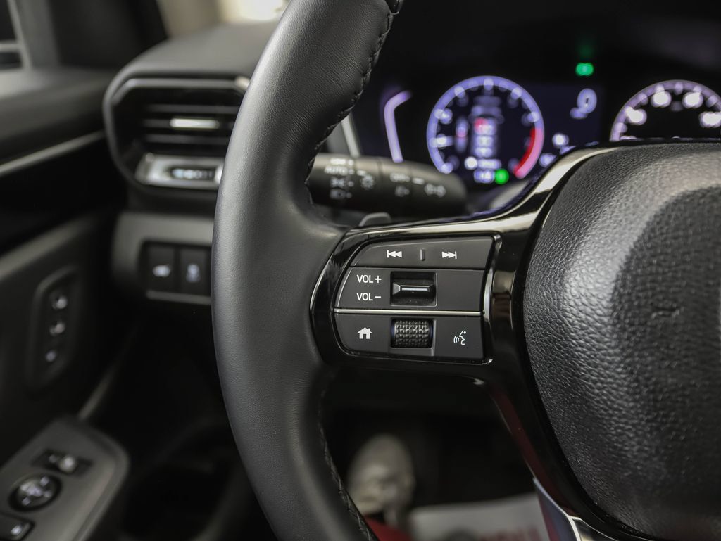 Used 2023 Honda Pilot Touring image 12