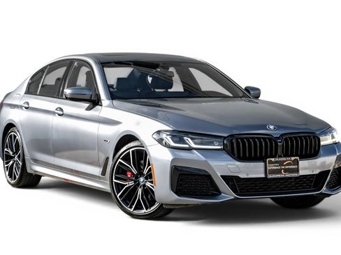 Used 2022 BMW 530e w/ M Sport Package RWD image 6