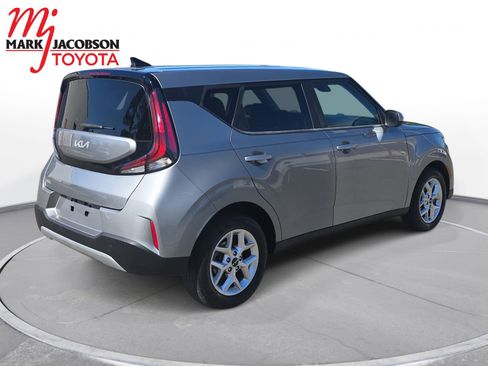 Used 2024 Kia Soul LX w/ Option Group 015 FWD image 5