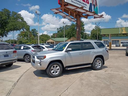Used 2022 Toyota 4Runner SR5 RWD image 14