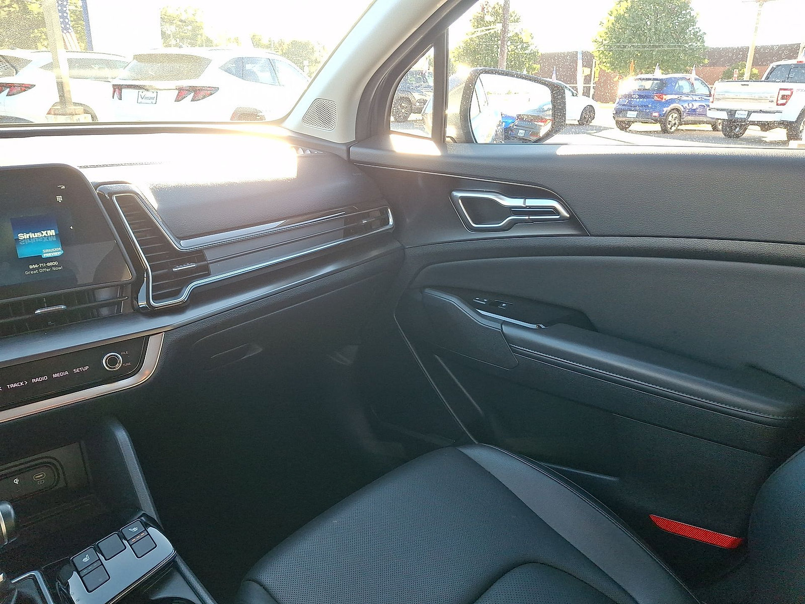 Used 2024 Kia Sportage EX AWD/4WD image 11