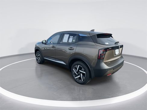 Used 2025 Nissan Kicks SV image 6