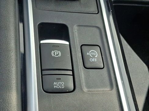 Used 2022 Nissan Pathfinder SL AWD/4WD image 23