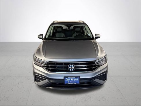 Used 2022 Volkswagen Tiguan SE image 3