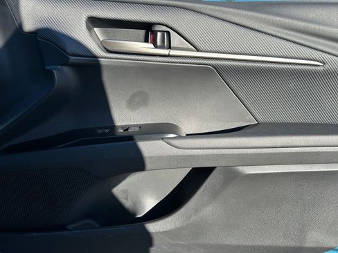 Used 2025 Toyota Camry SE w/ Convenience Package image 25