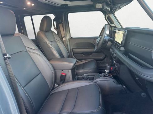 Used 2024 Jeep Wrangler Sahara w/ Technology Group image 15
