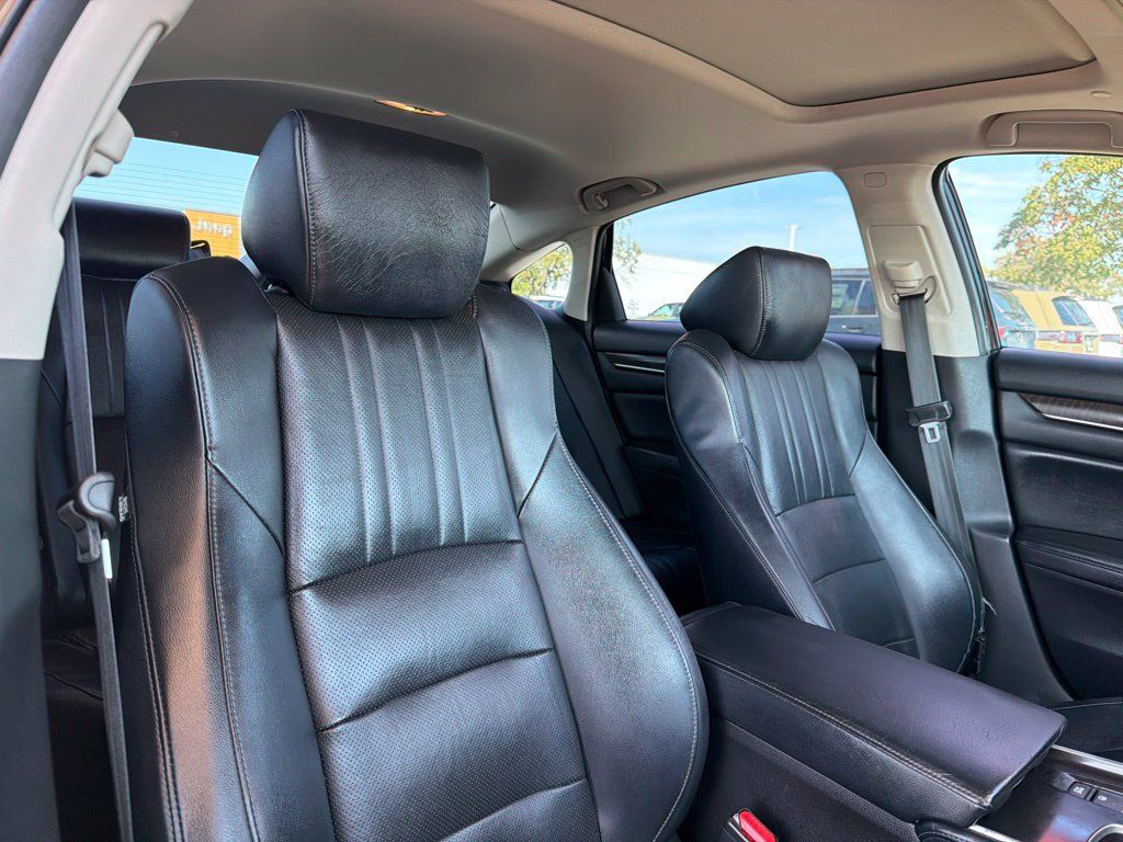 Used 2018 Honda Accord Touring image 24