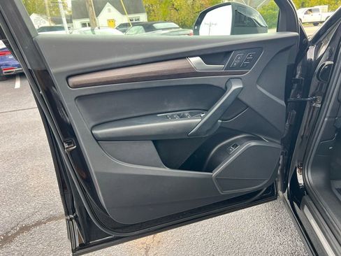 Used 2023 Audi Q5 2.0T Premium w/ Convenience Package image 12