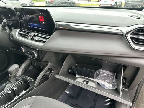 Used 2024 Chevrolet TrailBlazer LT FWD image 30