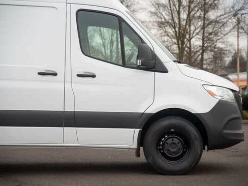 Used 2025 Mercedes-Benz Sprinter 2500 image 9