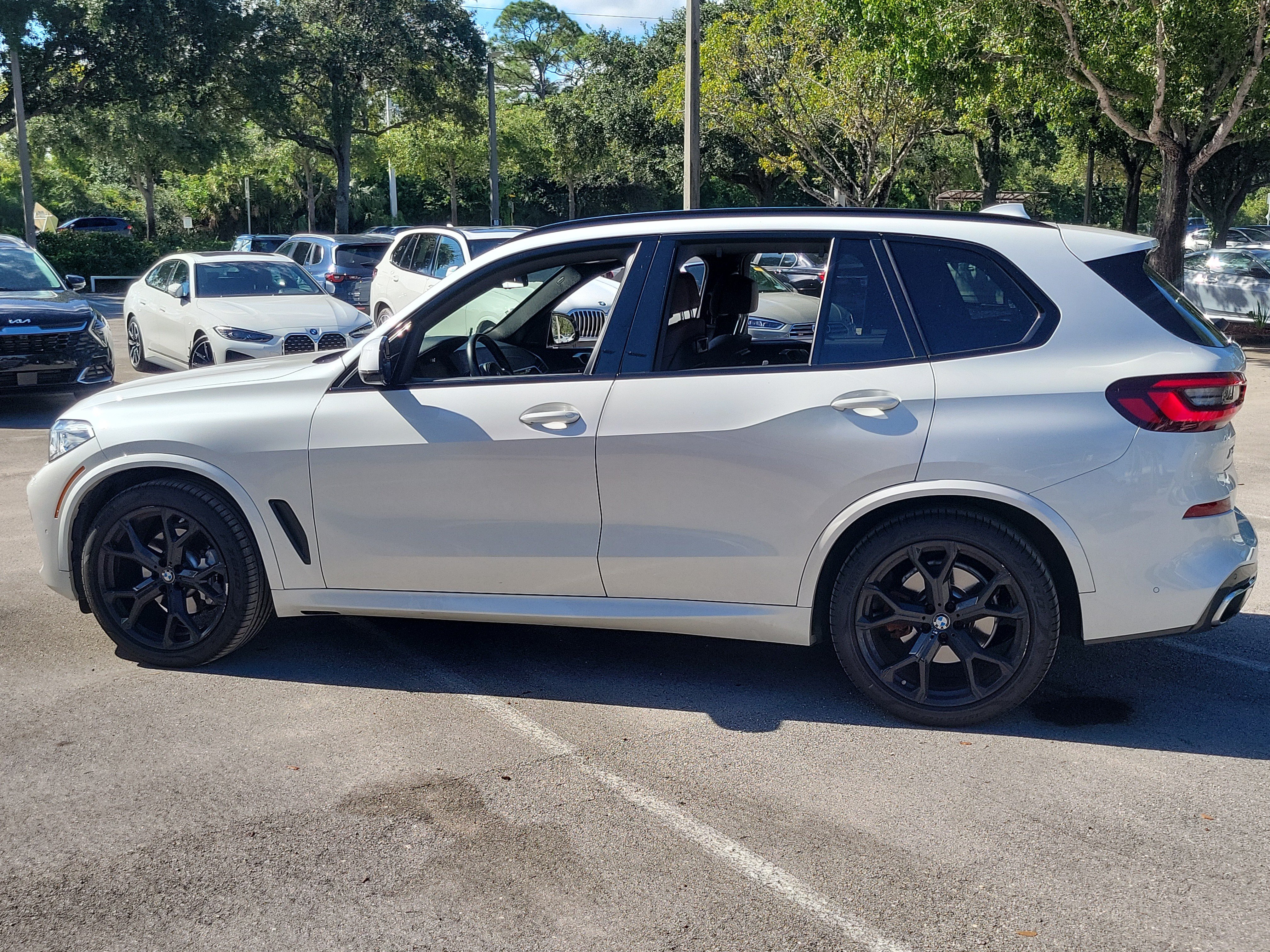 Used 2021 BMW X5 xDrive40i w/ M Sport Package AWD/4WD image 6