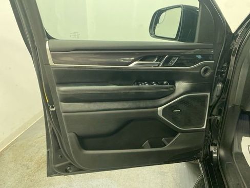 Used 2024 Jeep Wagoneer 4WD w/ Premium Group I image 19