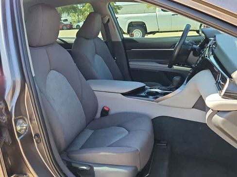 Used 2019 Toyota Camry LE FWD image 18