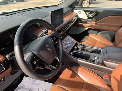 Used 2022 Lincoln Aviator Reserve w/ Equipment Group 201A AWD/4WD image 11