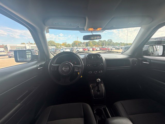 Used 2014 Jeep Patriot Latitude AWD/4WD image 29
