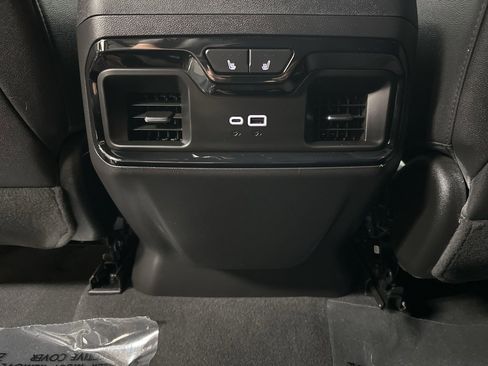 Used 2024 GMC Sierra 1500 AT4 w/ Technology Package image 32