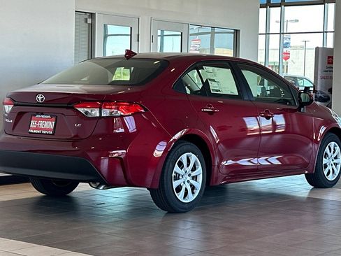 Used 2026 Toyota Corolla LE image 4