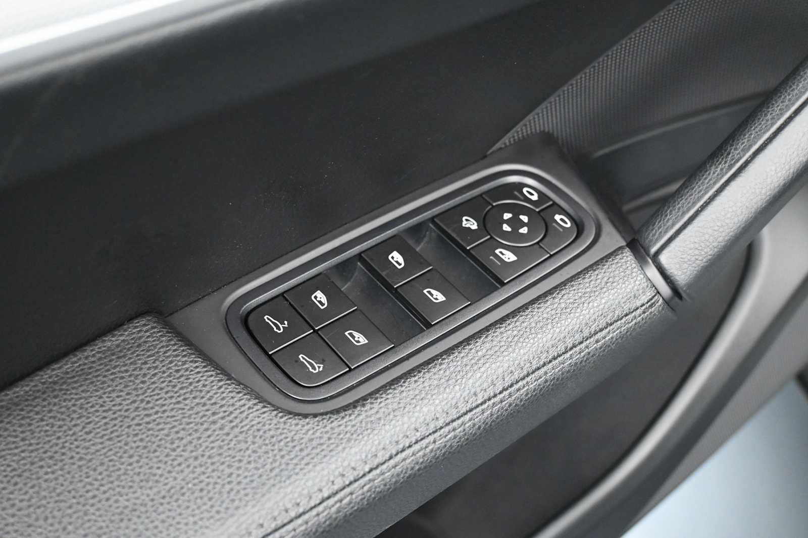 Certified 2024 Porsche Cayenne Coupe AWD/4WD image 8