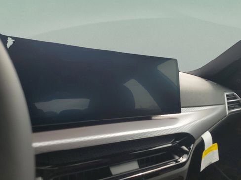 Used 2025 BMW 330i Sedan w/ M Sport Package image 24