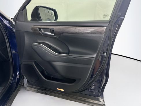 Used 2021 Toyota Highlander Limited image 35